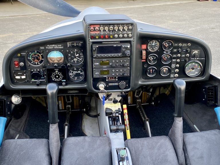 Cockpit Dimona